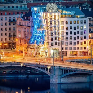 Dancing House - Tancici Dum 4* Prague